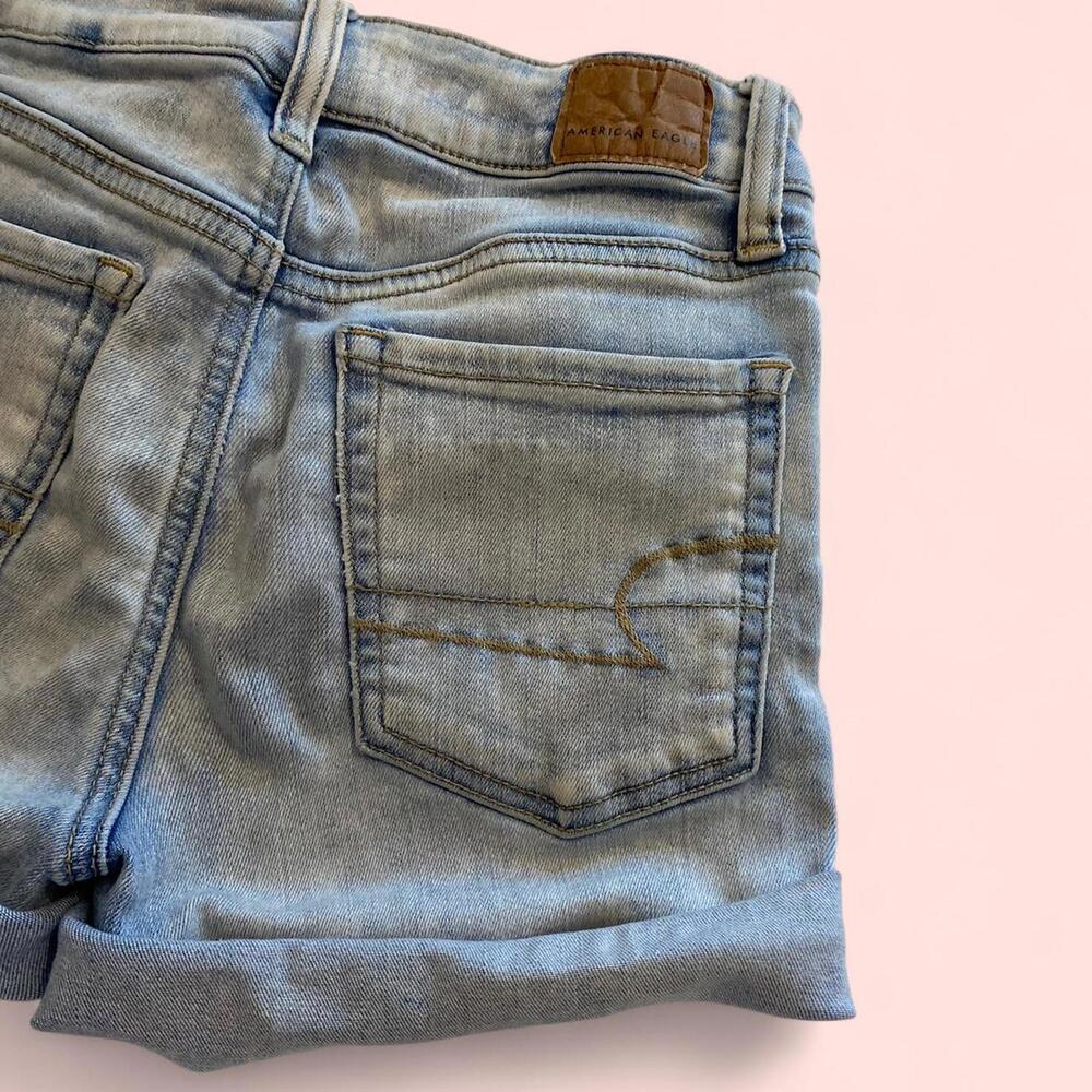 American Eagle mid-waisted blue denim shorts